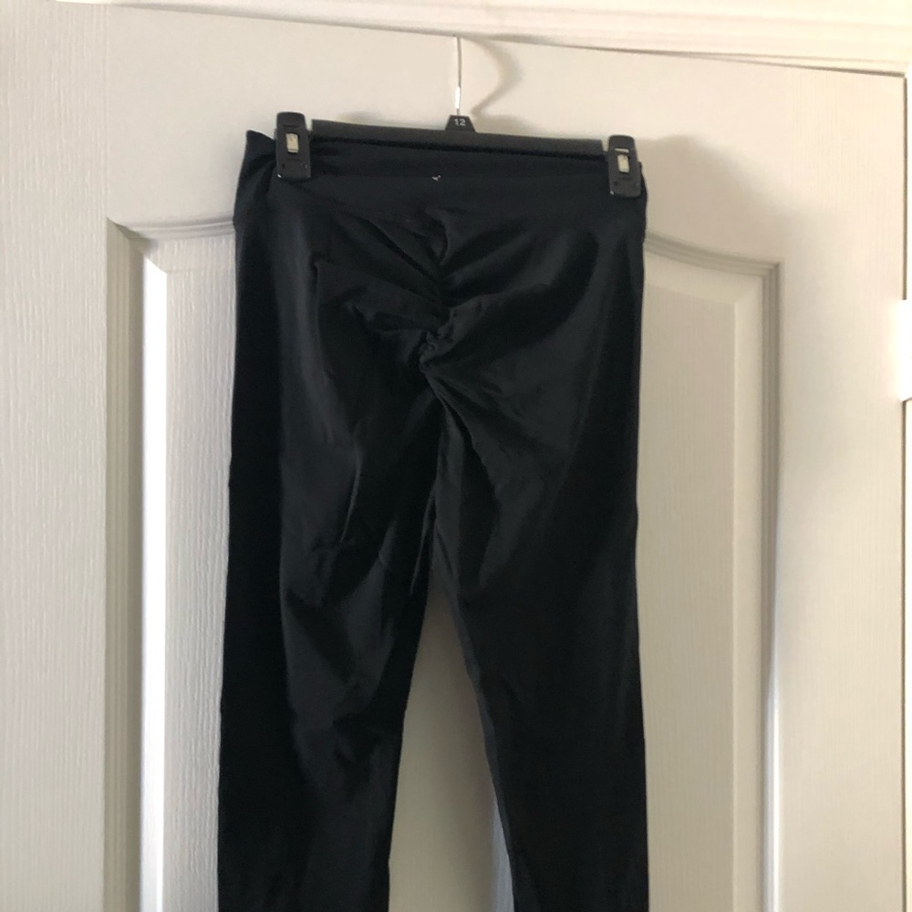 Zyia Scrunchy Butt Legging